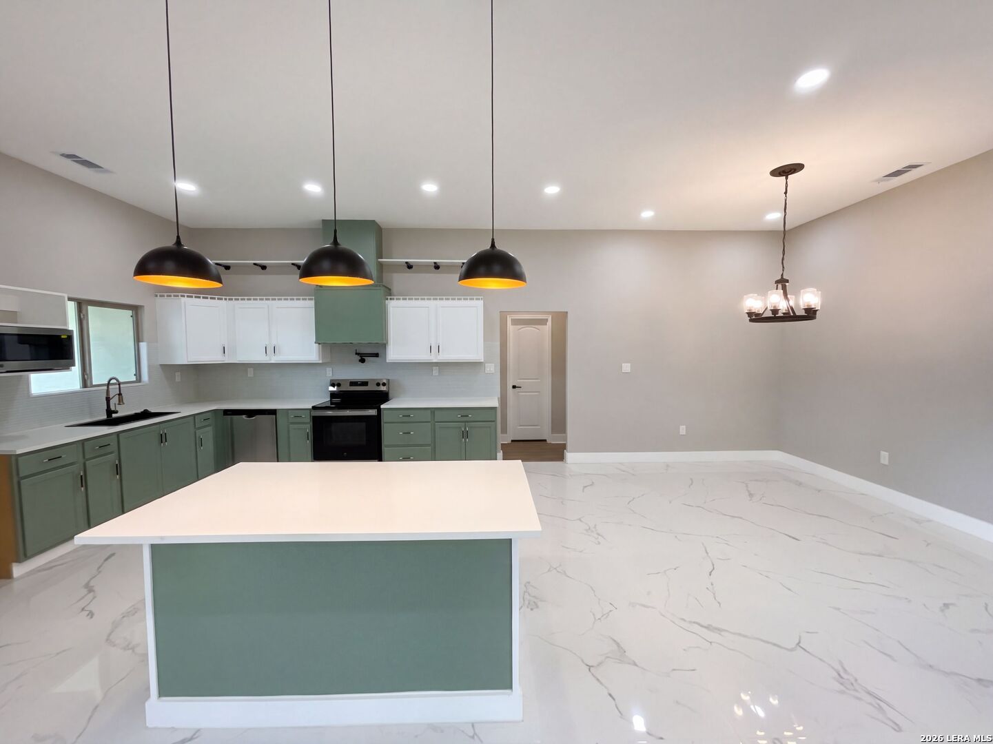 185 E Medium Meadow Drive Lytle TX 78052