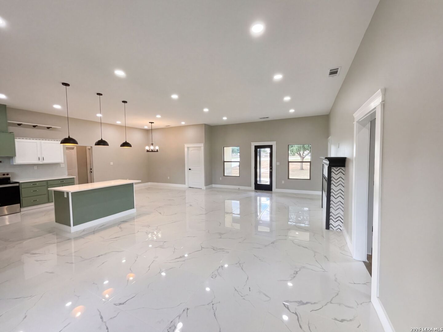 185 E Medium Meadow Drive Lytle TX 78052