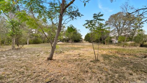 105 Tomahawk Seguin TX 78155