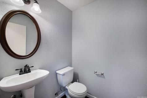 7910 Meadow Star San Antonio TX 78227