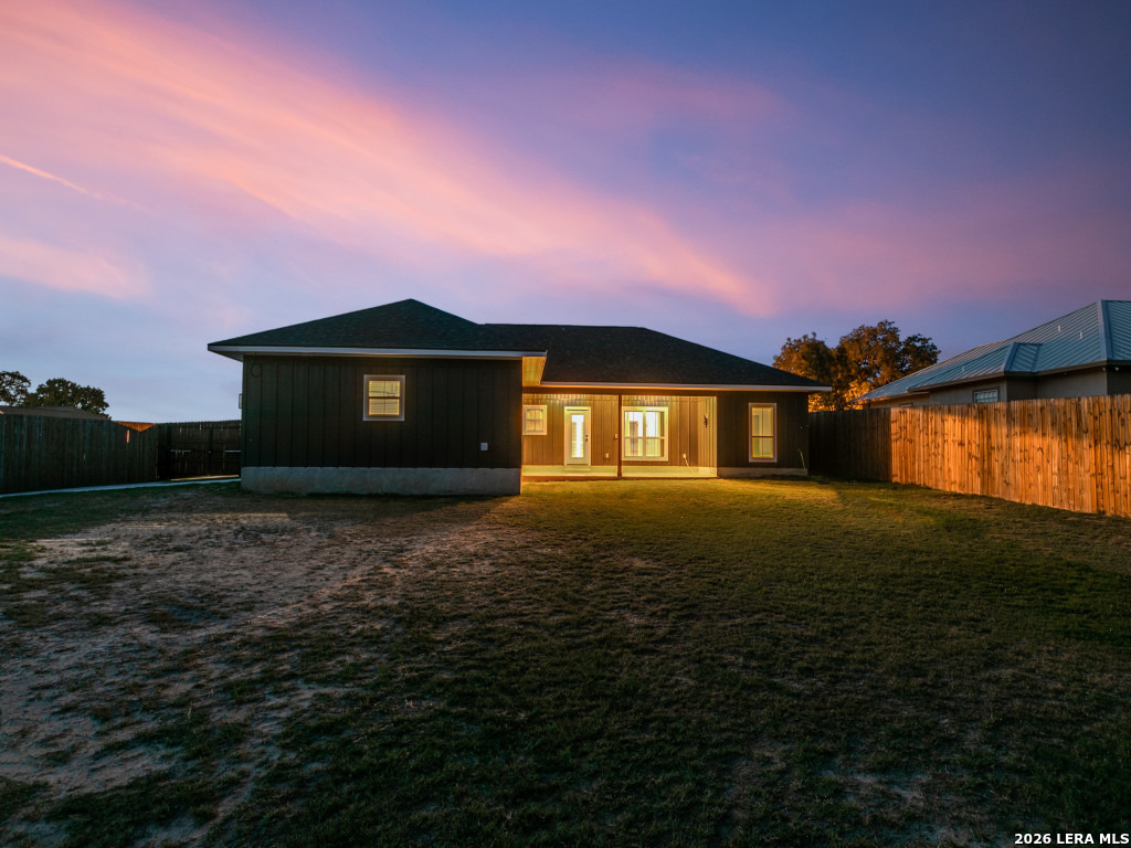 1015 Timbercrest Pleasanton TX 78064
