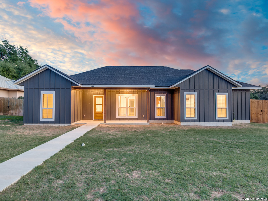 1015 Timbercrest Pleasanton TX 78064