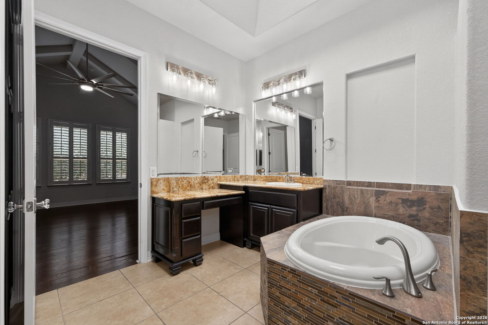 9911 Barefoot Boerne TX 78006
