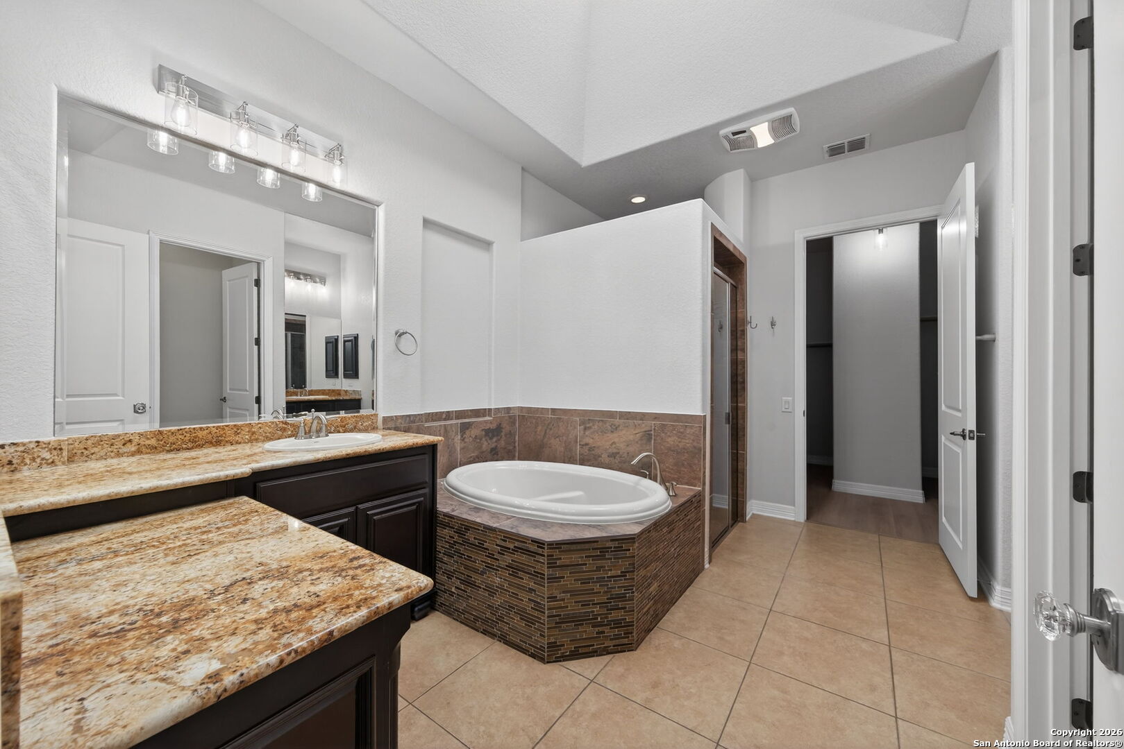 9911 Barefoot Boerne TX 78006