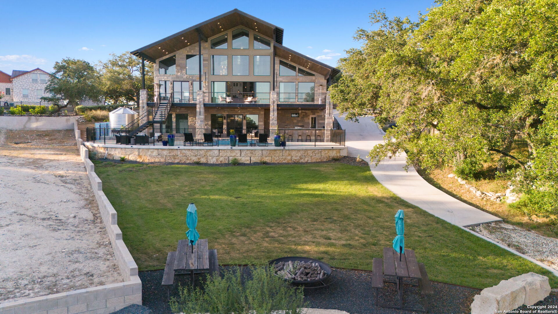 757 County Road 262 Mico TX 78056