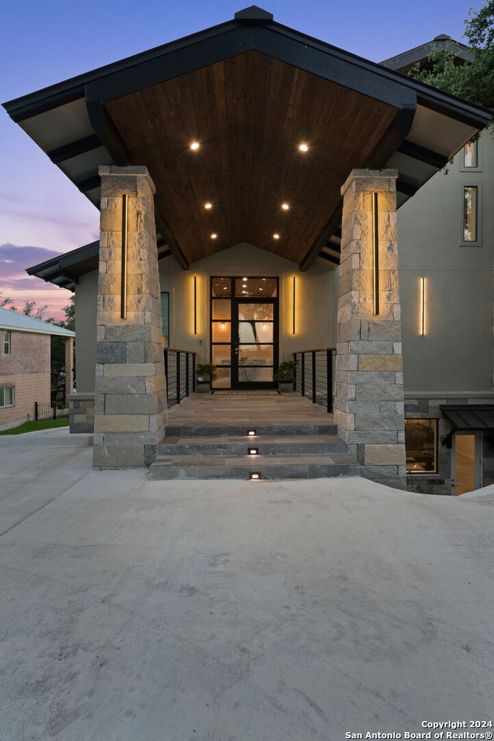 757 County Road 262 Mico TX 78056