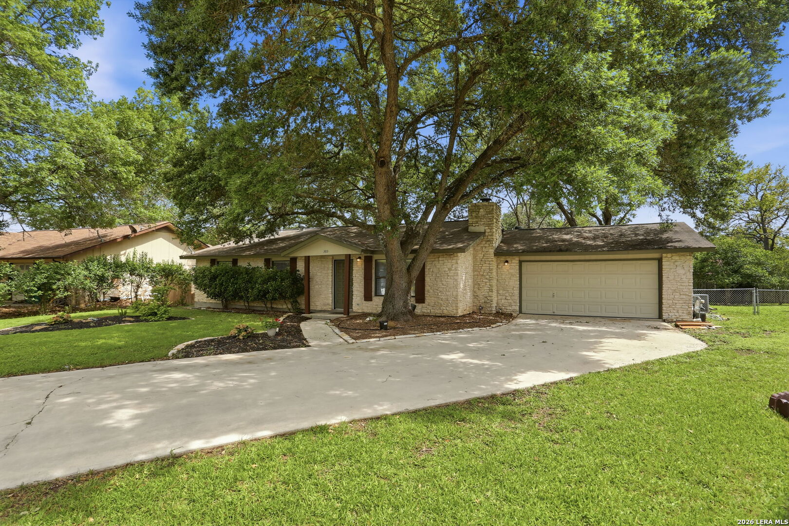 303 Castle Court Converse TX 78109