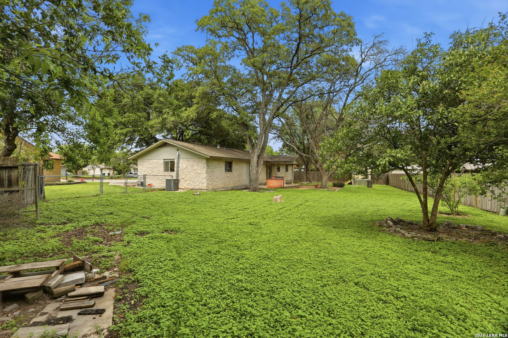 303 Castle Court Converse TX 78109