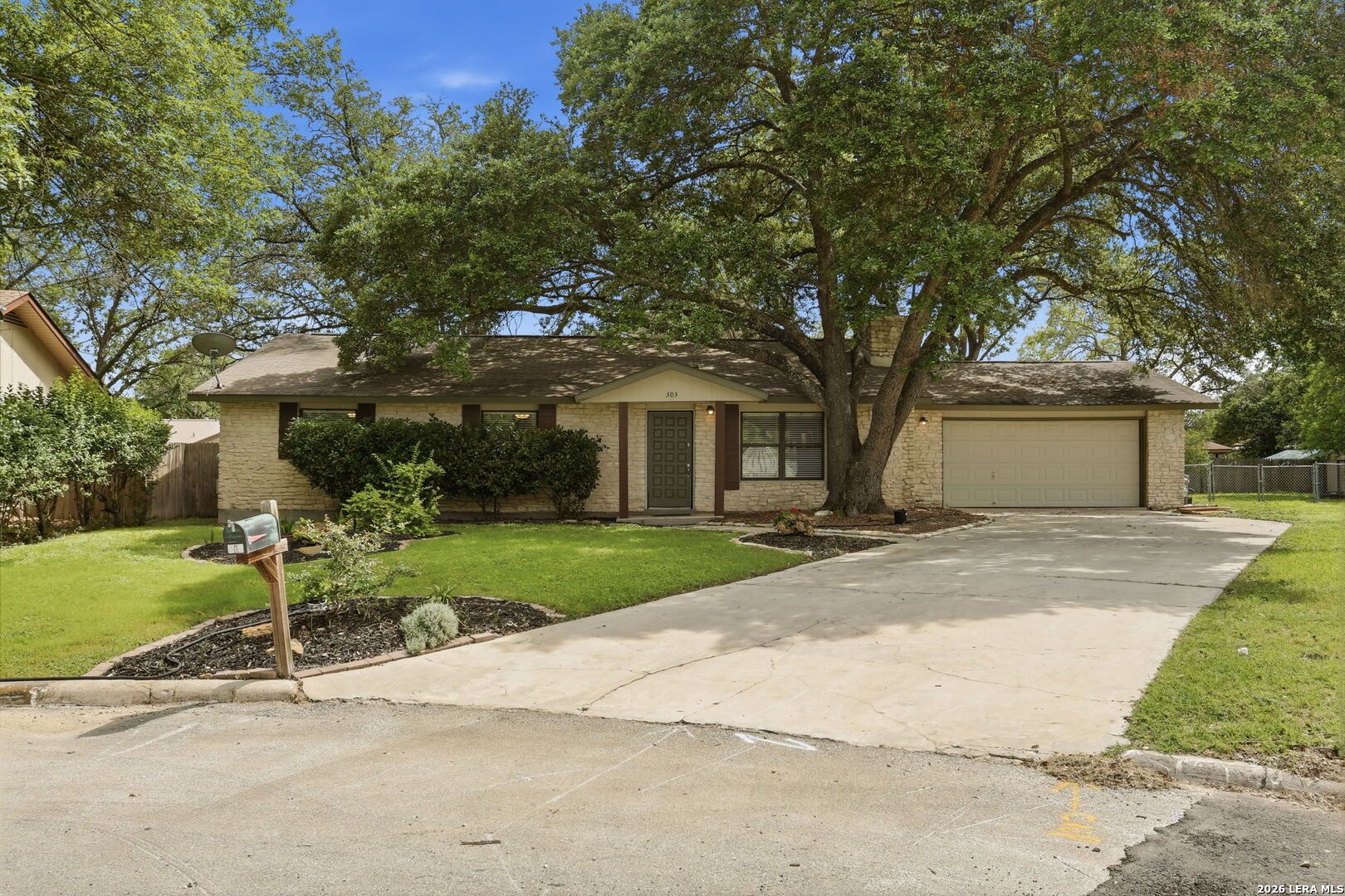 303 Castle Court Converse TX 78109