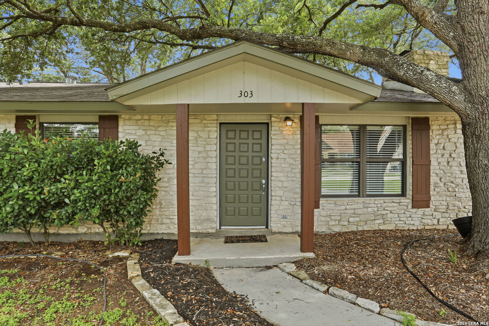 303 Castle Court Converse TX 78109