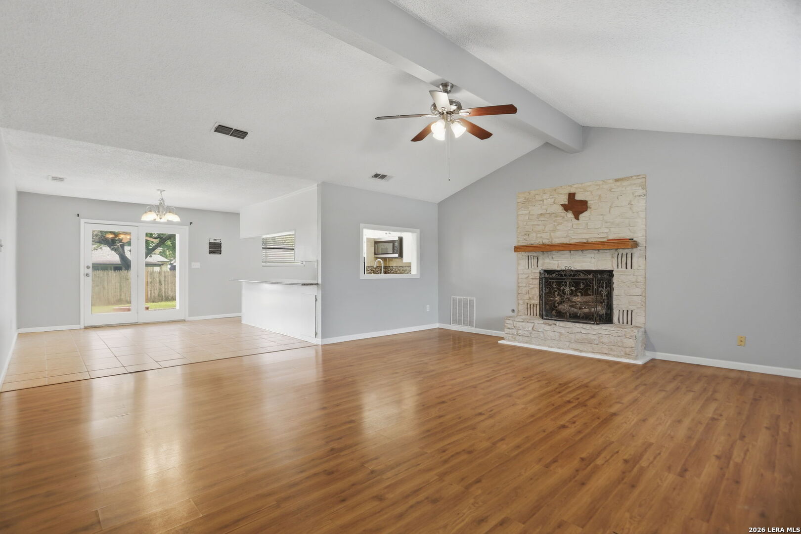 303 Castle Court Converse TX 78109