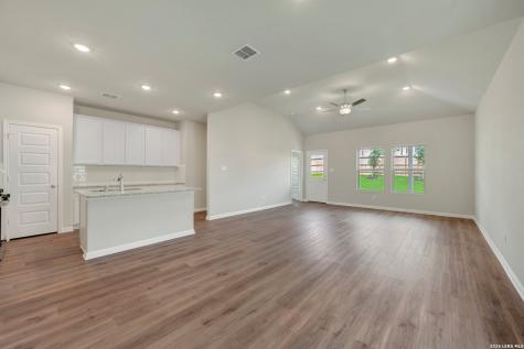 6248 Persimmon Lake San Antonio TX 78245