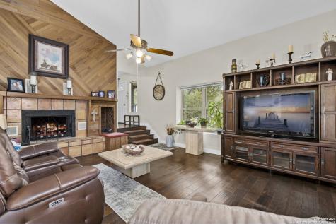 1497 Pebble Beach Road Lakehills TX 78063