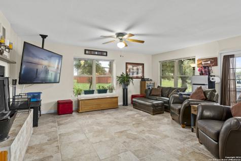 1497 Pebble Beach Road Lakehills TX 78063