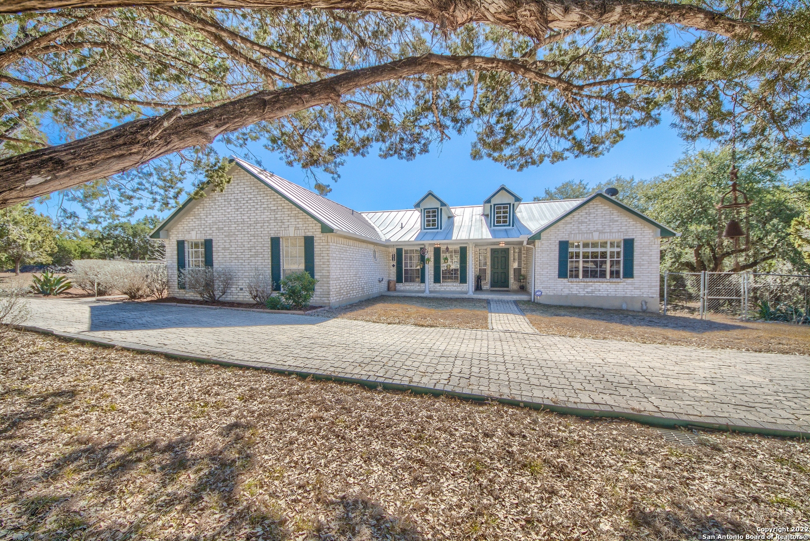 102 Laura Lane Lakehills TX 78063