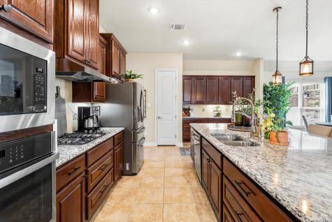 333 Cascade Trail Castroville TX 78009