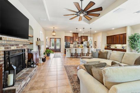 333 Cascade Trail Castroville TX 78009