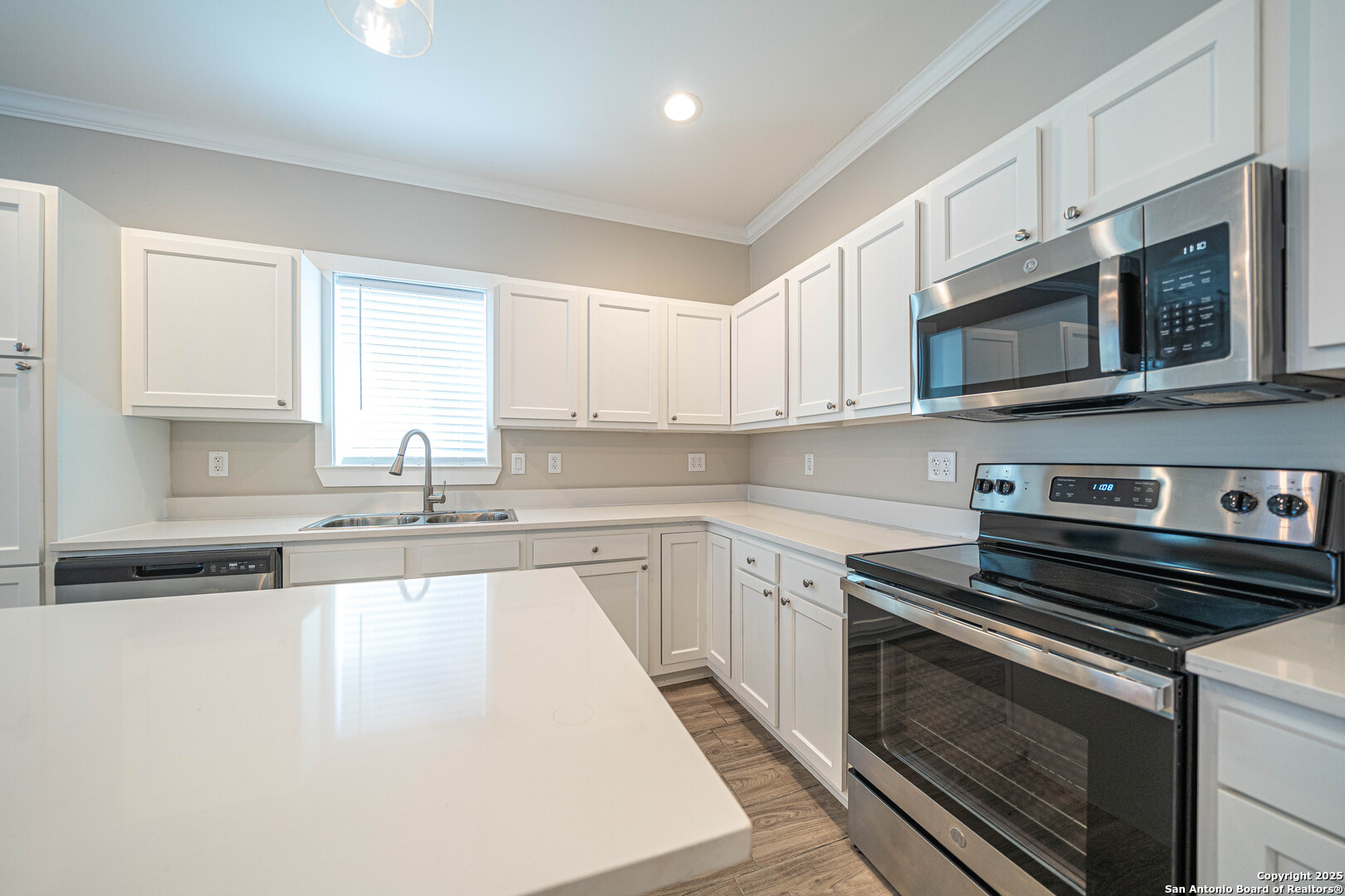 1418 Burleson San Antonio TX 78202