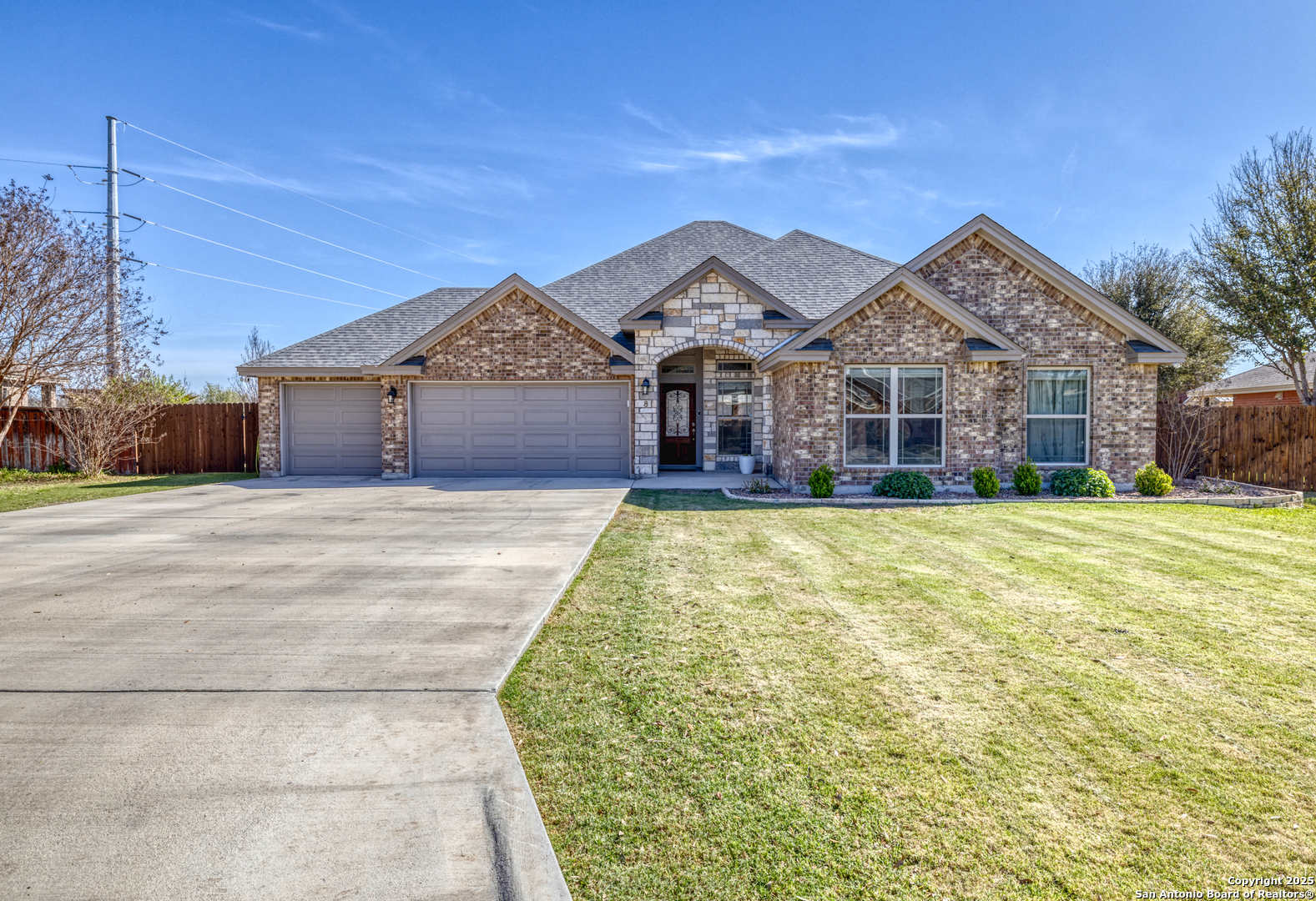 8 Victoria Place Uvalde TX 78801