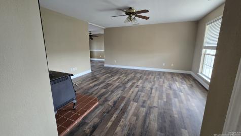 501 S Parker Nixon TX 78140