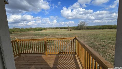 501 S Parker Nixon TX 78140