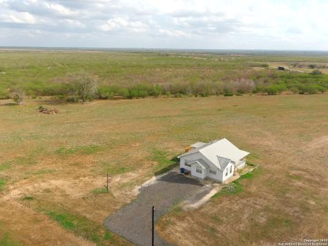 501 S Parker Nixon TX 78140