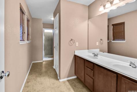8530 Cheyenne Bluff Converse TX 78109