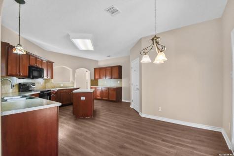 8530 Cheyenne Bluff Converse TX 78109