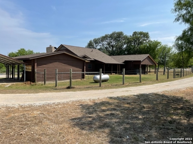 1801 County Road 119 Floresville TX 78114