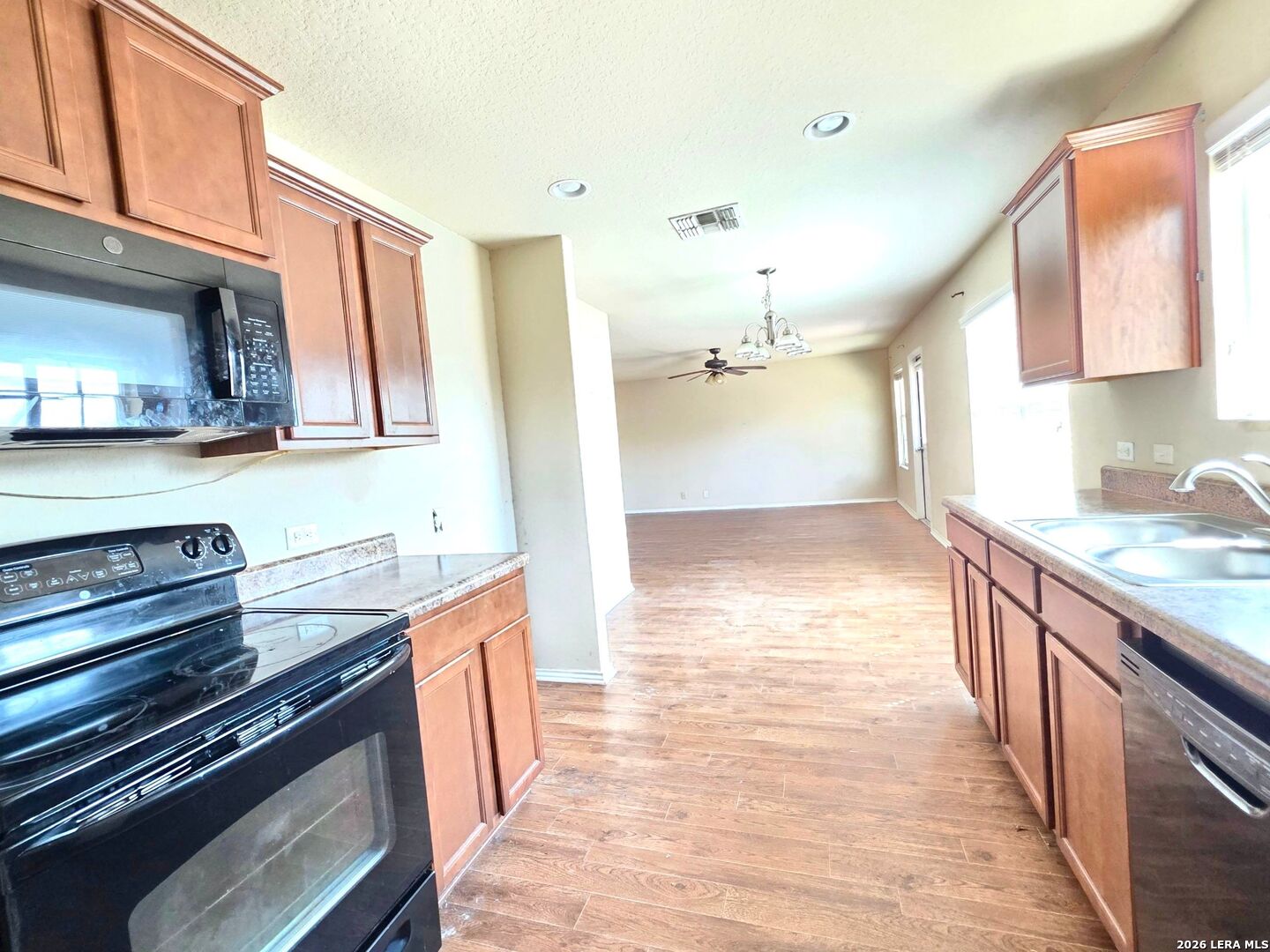 1431 Dove Bend San Antonio TX 78245