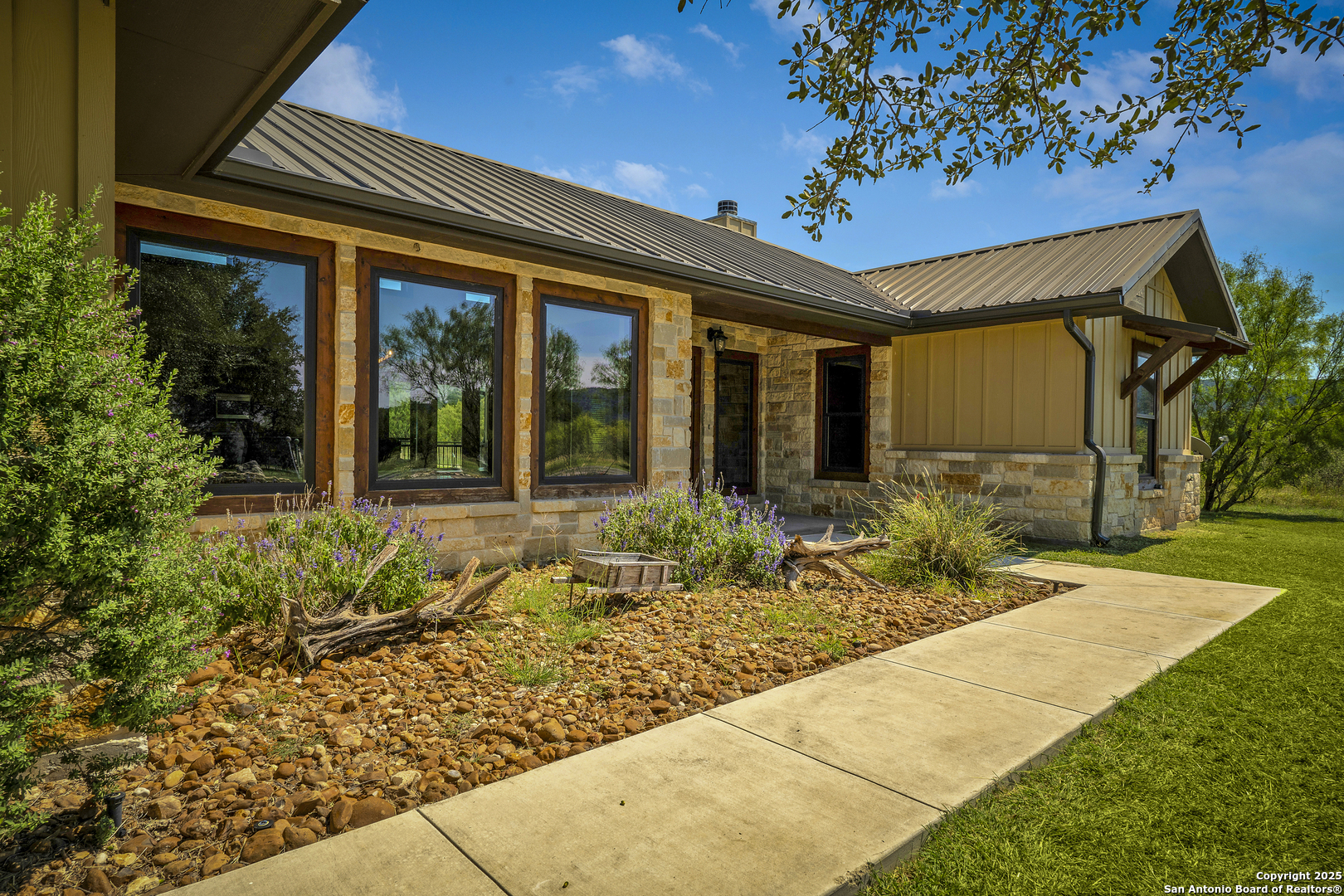 1185 Mountain Valley Concan TX 78838