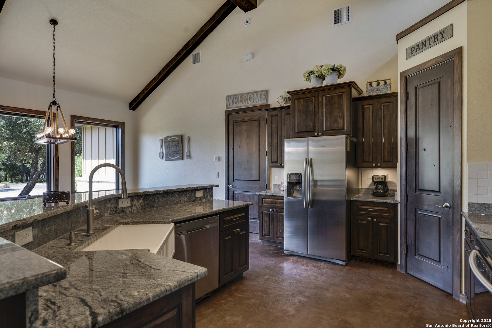 1185 Mountain Valley Concan TX 78838