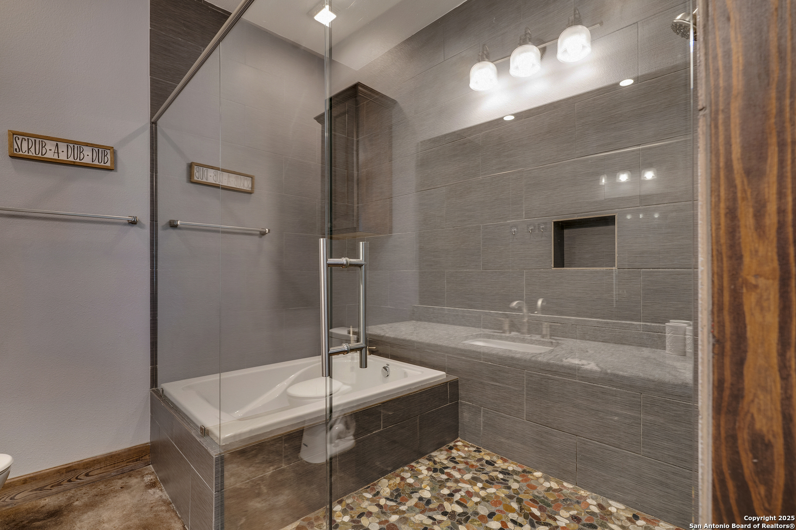 1185 Mountain Valley Concan TX 78838