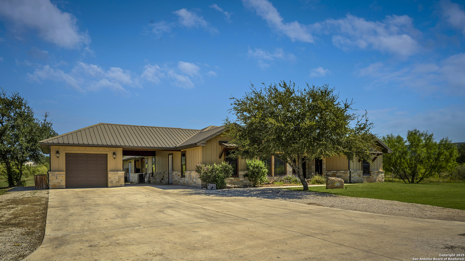 1185 Mountain Valley Concan TX 78838
