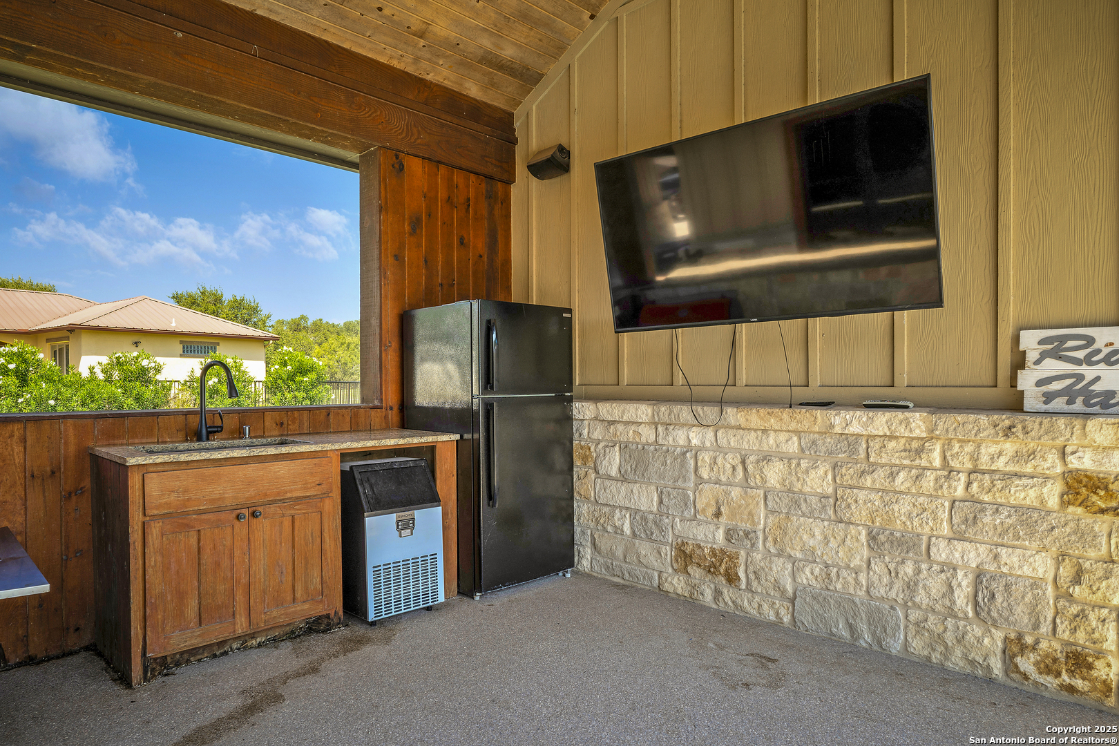 1185 Mountain Valley Concan TX 78838