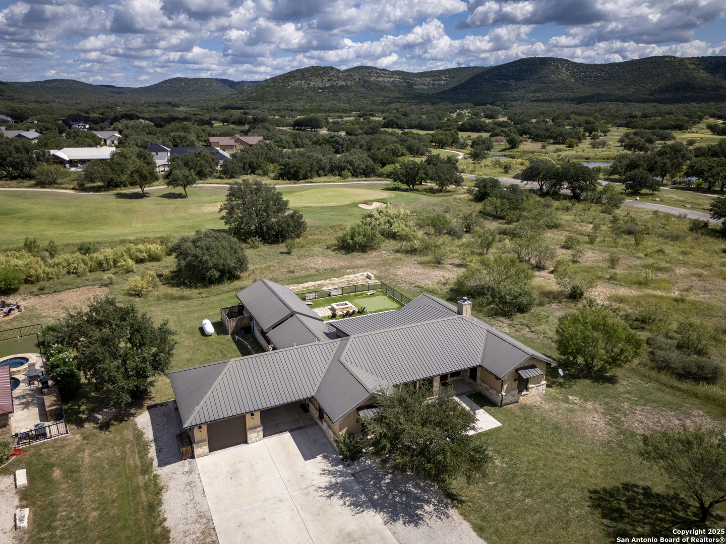 1185 Mountain Valley Concan TX 78838
