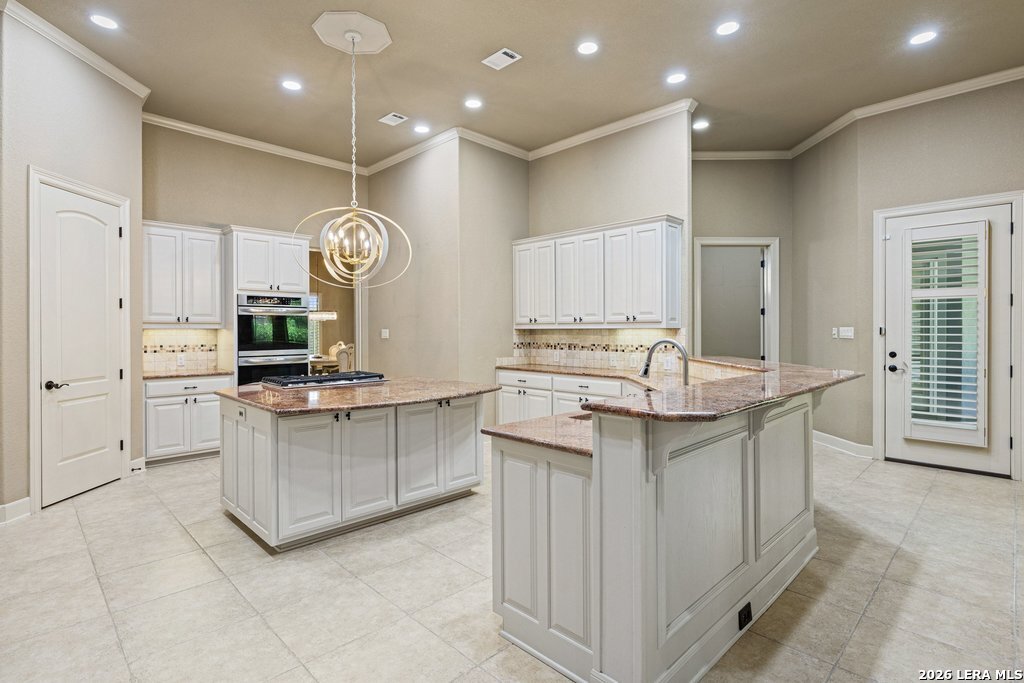 2022 Via Vineda San Antonio TX 78258