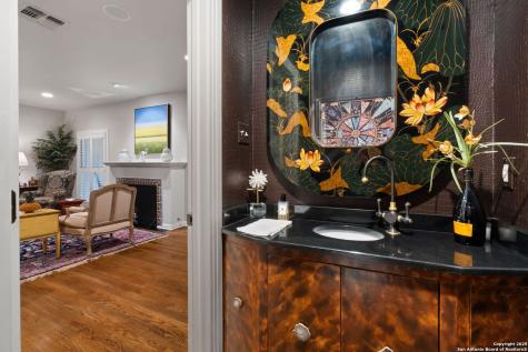 620 E Mandalay Olmos Park TX 78212