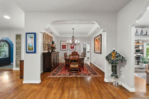 620 E Mandalay Olmos Park TX 78212