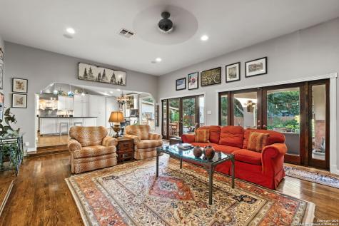 620 E Mandalay Olmos Park TX 78212