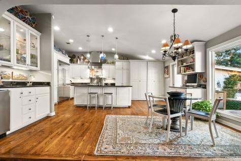 620 E Mandalay Olmos Park TX 78212