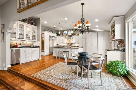 620 E Mandalay Olmos Park TX 78212