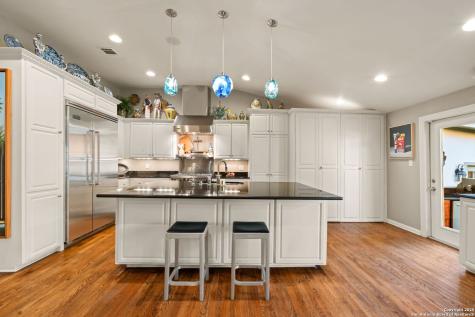 620 E Mandalay Olmos Park TX 78212