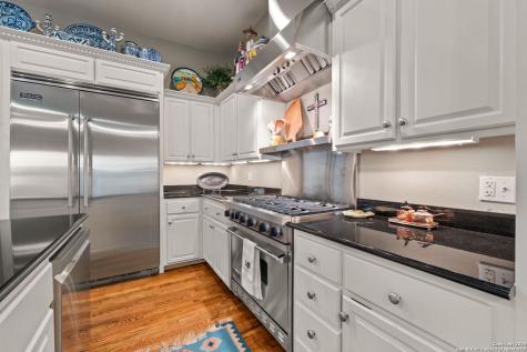 620 E Mandalay Olmos Park TX 78212