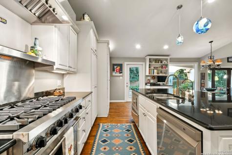 620 E Mandalay Olmos Park TX 78212