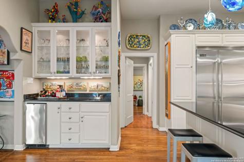 620 E Mandalay Olmos Park TX 78212