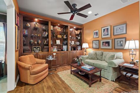 620 E Mandalay Olmos Park TX 78212