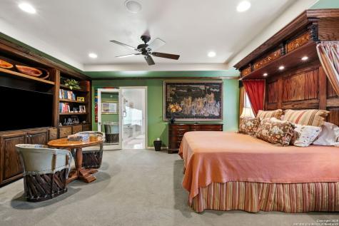 620 E Mandalay Olmos Park TX 78212