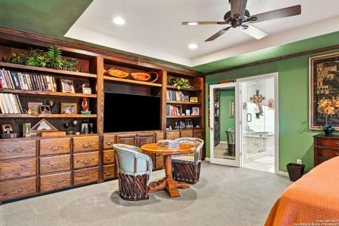 620 E Mandalay Olmos Park TX 78212