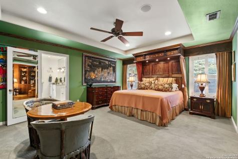 620 E Mandalay Olmos Park TX 78212